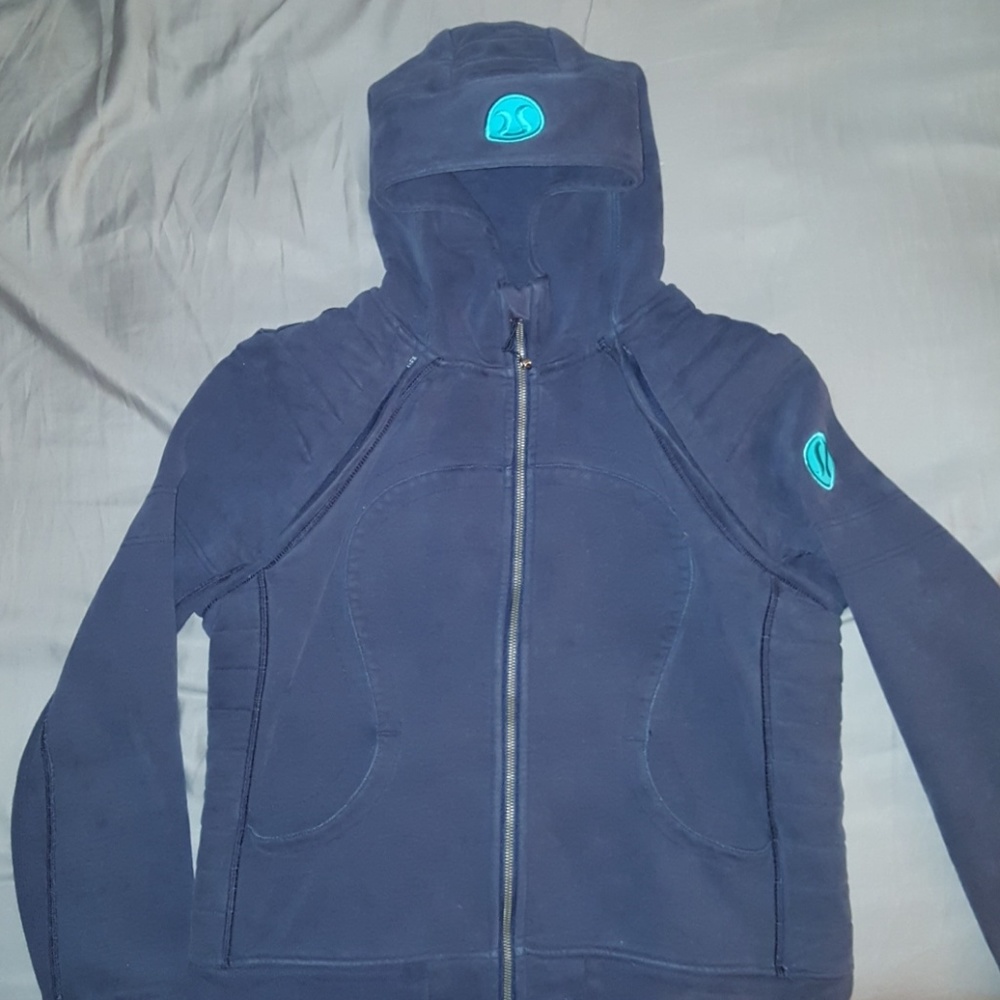 Lululemon limited edition "hiver 2013" hoodie vest
